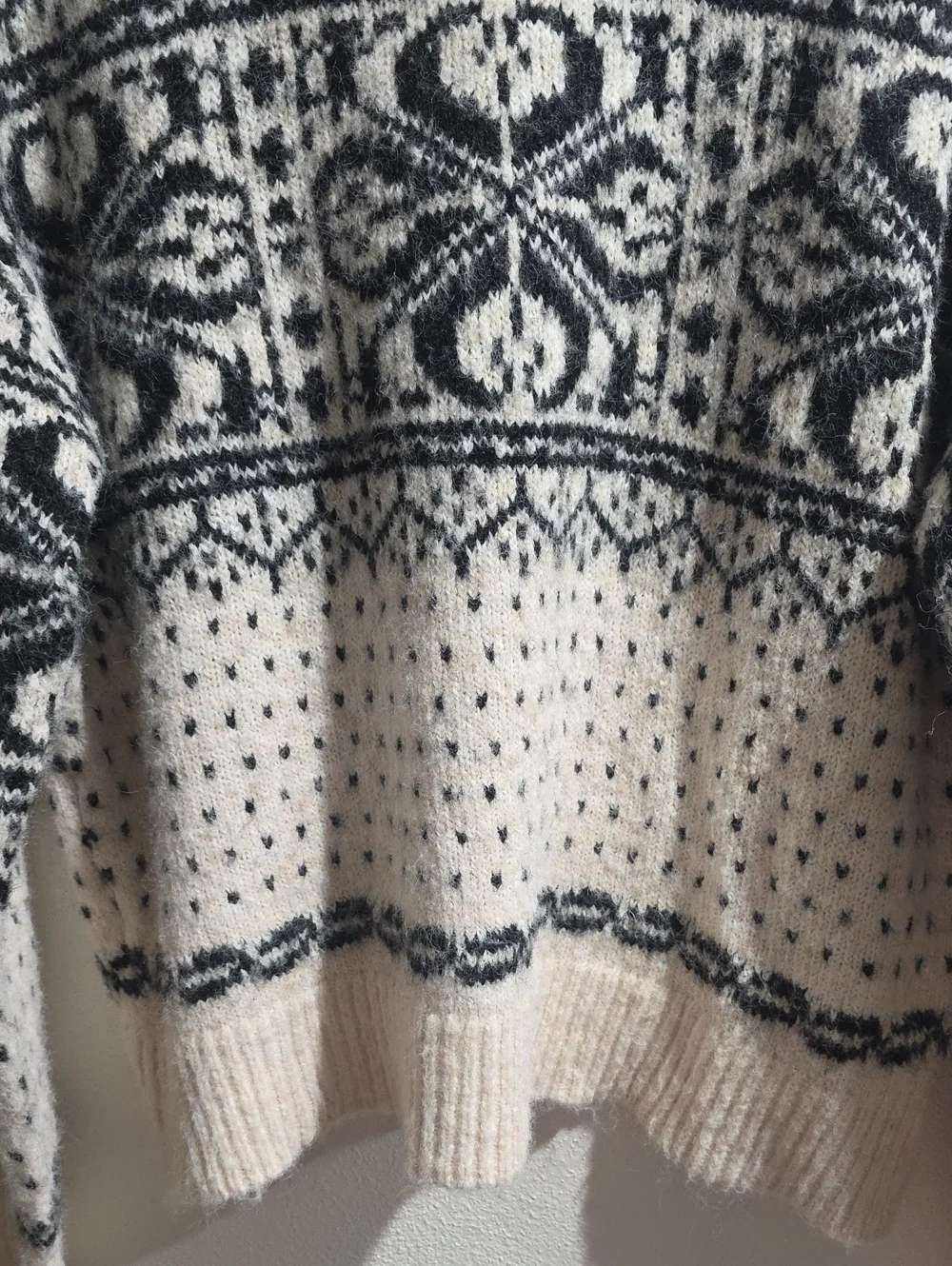 NWT Universal Threads Soft Fuzzy Alpine Sweater